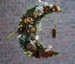 Lade das Bild in den Galerie-Viewer, OOAK Moon wall hanging - Pinecone
