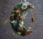 Lade das Bild in den Galerie-Viewer, OOAK Moon wall hanging - Pinecone
