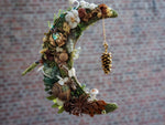 Lade das Bild in den Galerie-Viewer, OOAK Moon wall hanging - Pinecone
