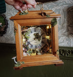 Lade das Bild in den Galerie-Viewer, OOAK Faerie Vintage Clock
