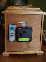 Lade das Bild in den Galerie-Viewer, OOAK Faerie Vintage Clock
