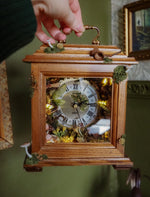 Lade das Bild in den Galerie-Viewer, OOAK Faerie Vintage Clock
