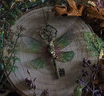Lade das Bild in den Galerie-Viewer, OOAK Woodland Key Dragonfly Necklace
