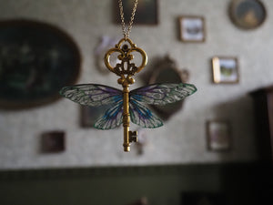 Flying Key - gold, kelpie