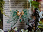 Load image into Gallery viewer, Golden dusk leaf necklace - emerald
