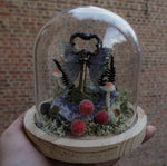 Lade das Bild in den Galerie-Viewer, OOAK Fairy Globe - Luna Moth Key
