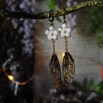 Lade das Bild in den Galerie-Viewer, Cherry Blossom Earrings - black
