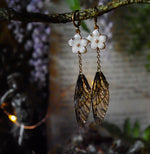 Lade das Bild in den Galerie-Viewer, Cherry Blossom Earrings - black
