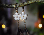 Lade das Bild in den Galerie-Viewer, Cherry Blossom Earrings - black
