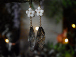 Lade das Bild in den Galerie-Viewer, Cherry Blossom Earrings - black
