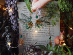 Lade das Bild in den Galerie-Viewer, Earlobe Cuffs - emerald, sun
