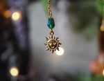 Lade das Bild in den Galerie-Viewer, Earlobe Cuffs - emerald, sun
