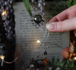 Lade das Bild in den Galerie-Viewer, Elf Ear Cuffs - silver, green, leaf
