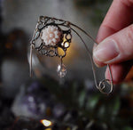 Lade das Bild in den Galerie-Viewer, Elf Ear Cuffs - pink flower
