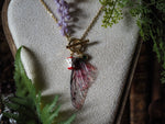 Lade das Bild in den Galerie-Viewer, Charm Fae Necklace red, apple, gold
