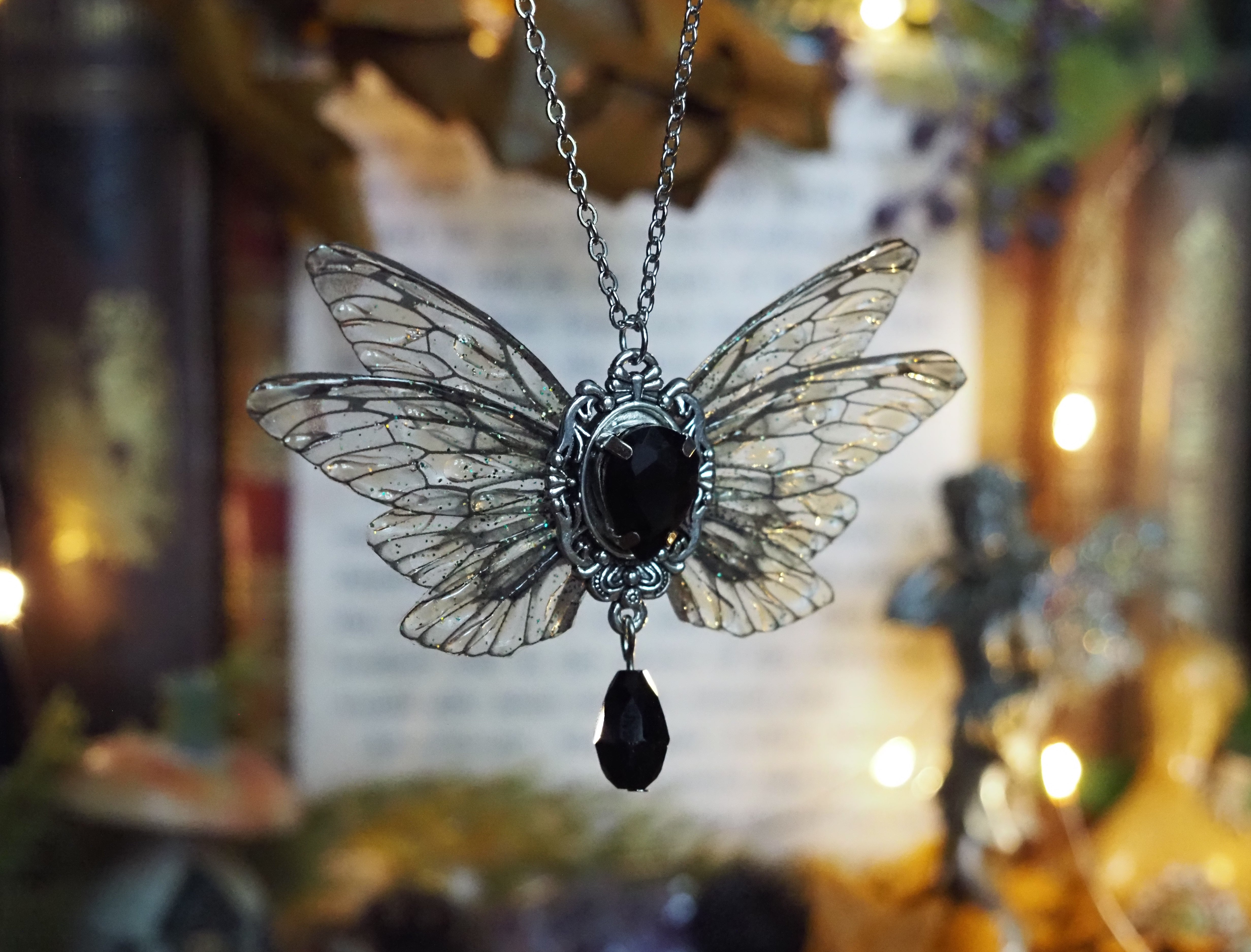 Pixie necklace black double winged