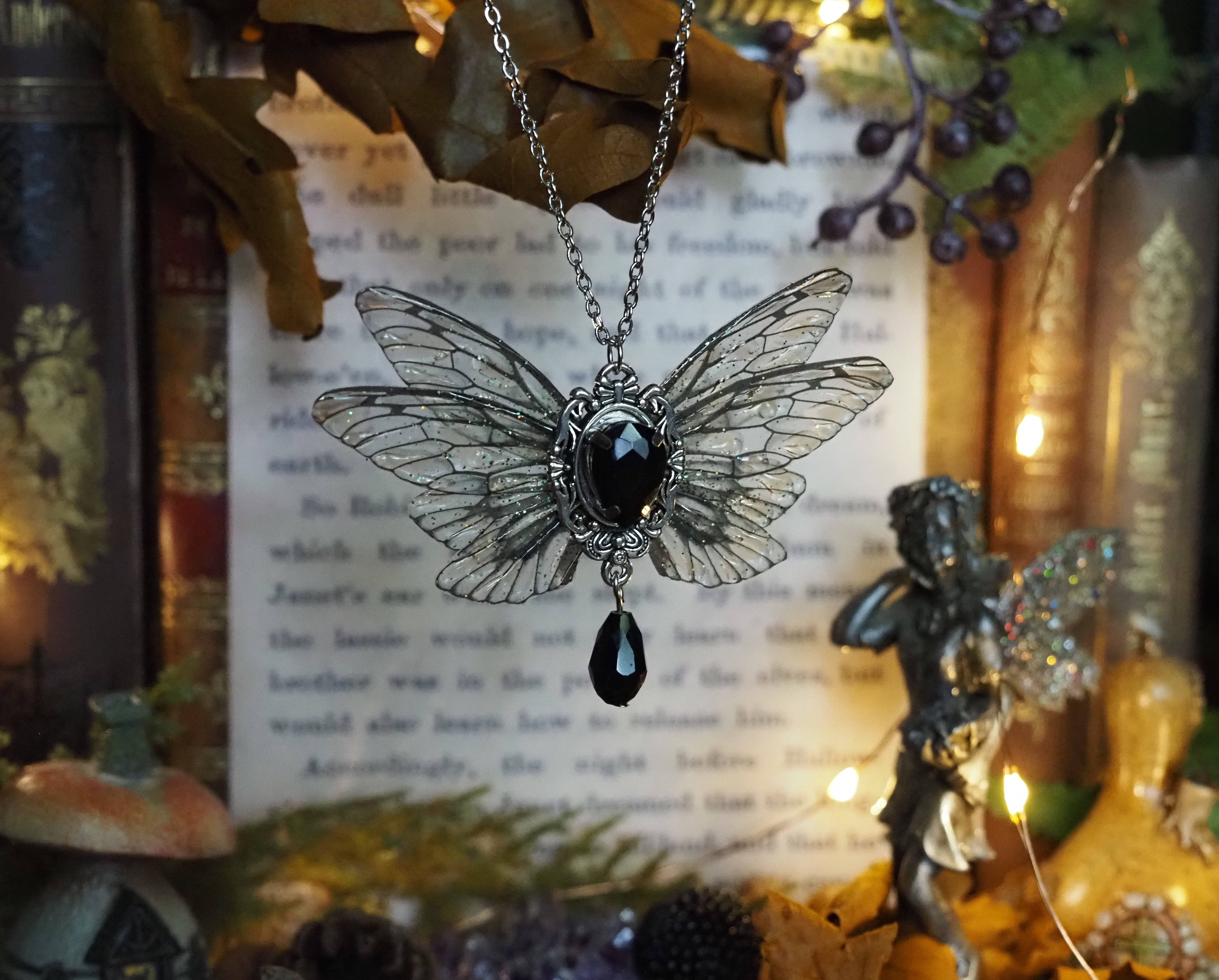 Pixie necklace black double winged