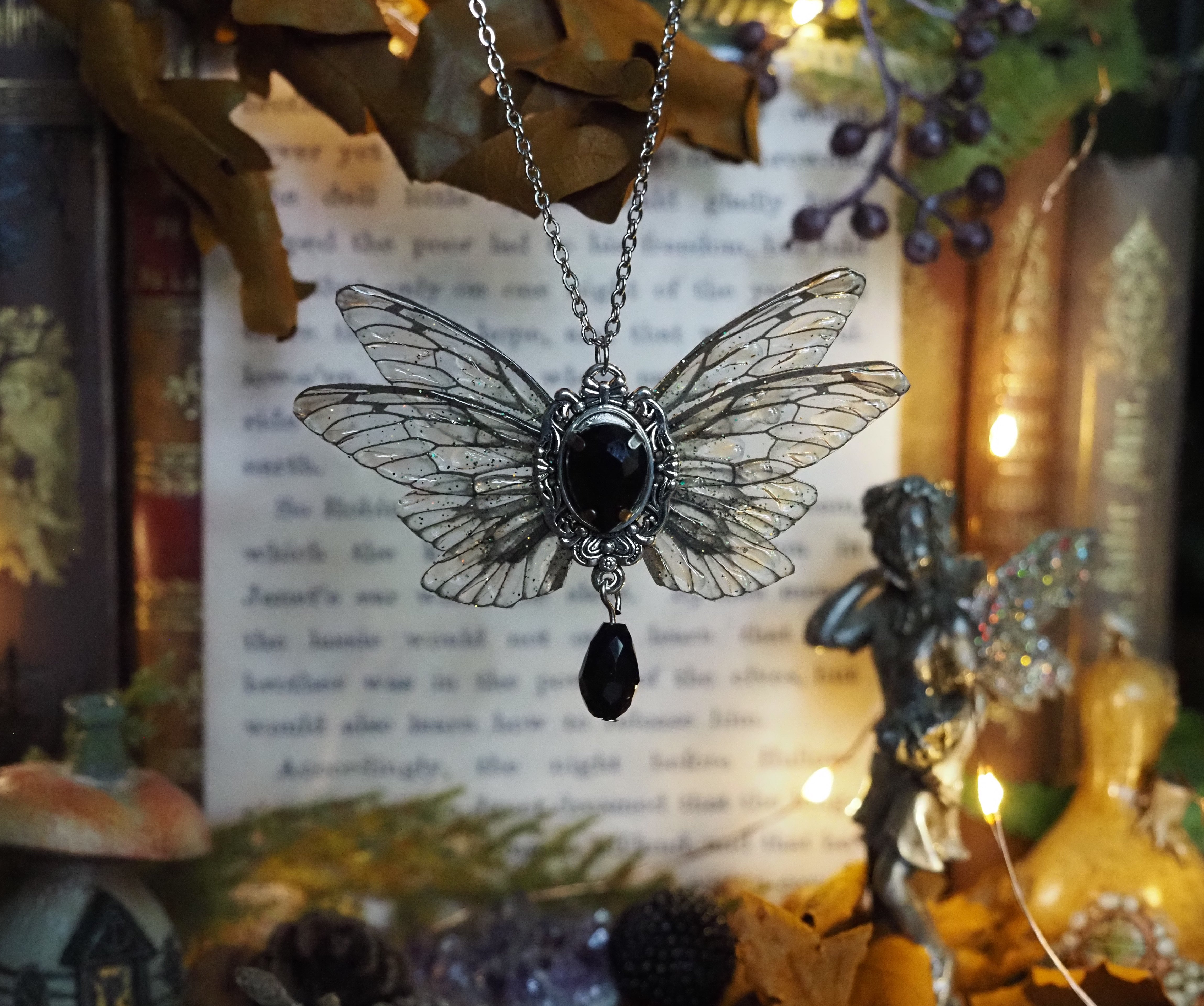 Pixie necklace black double winged