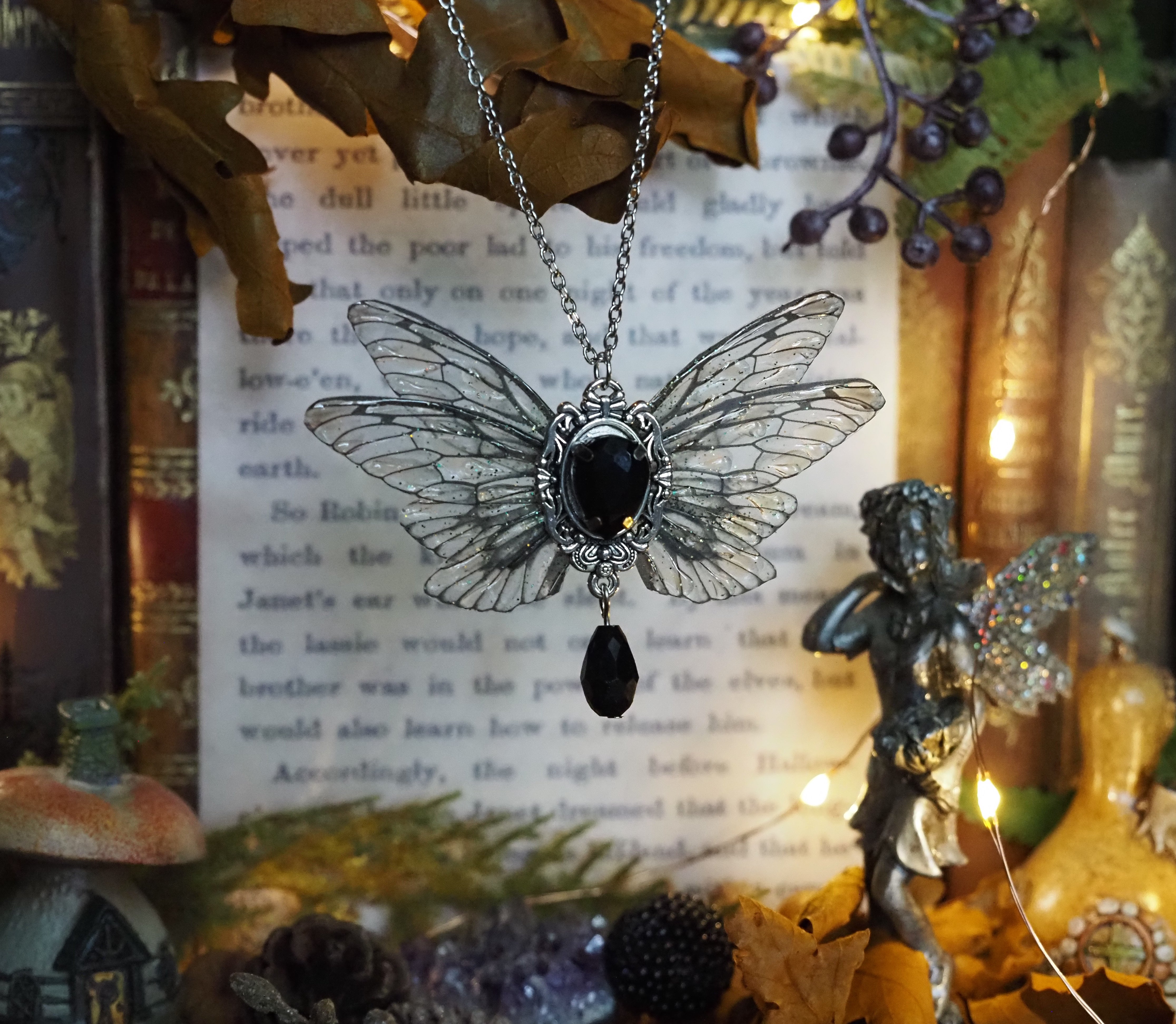 Pixie necklace black double winged