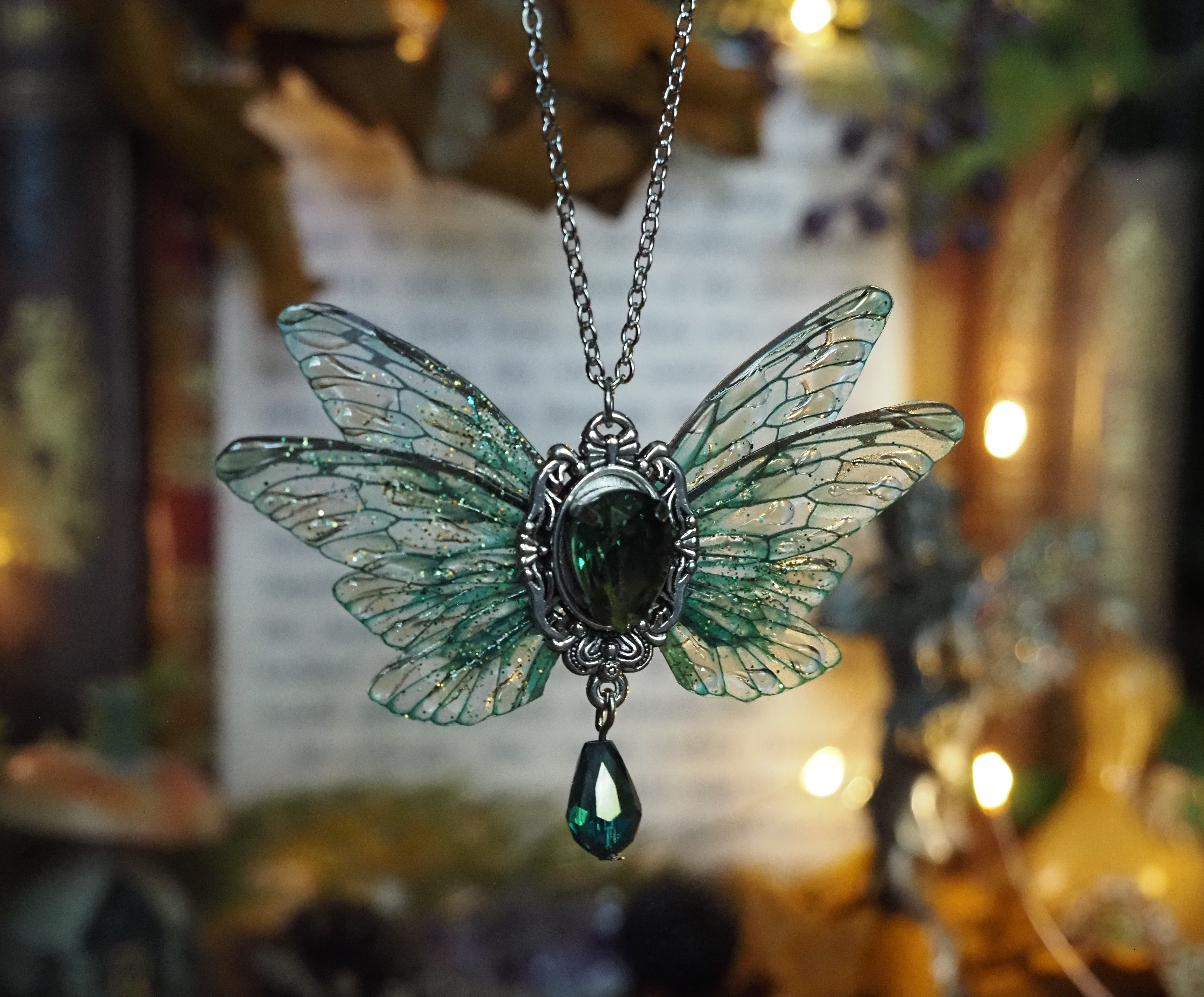 Pixie necklace emerald double winged