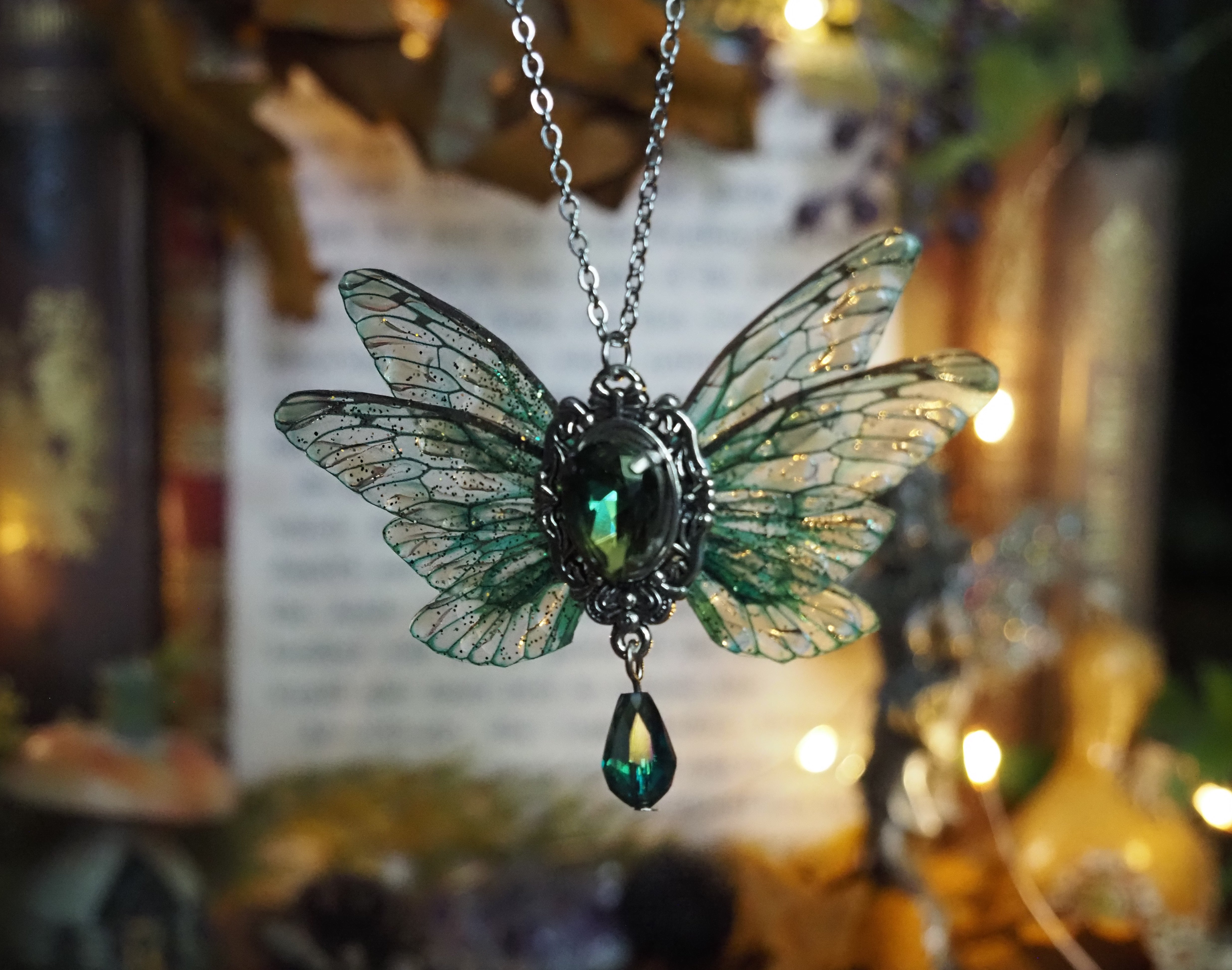 Pixie necklace emerald double winged