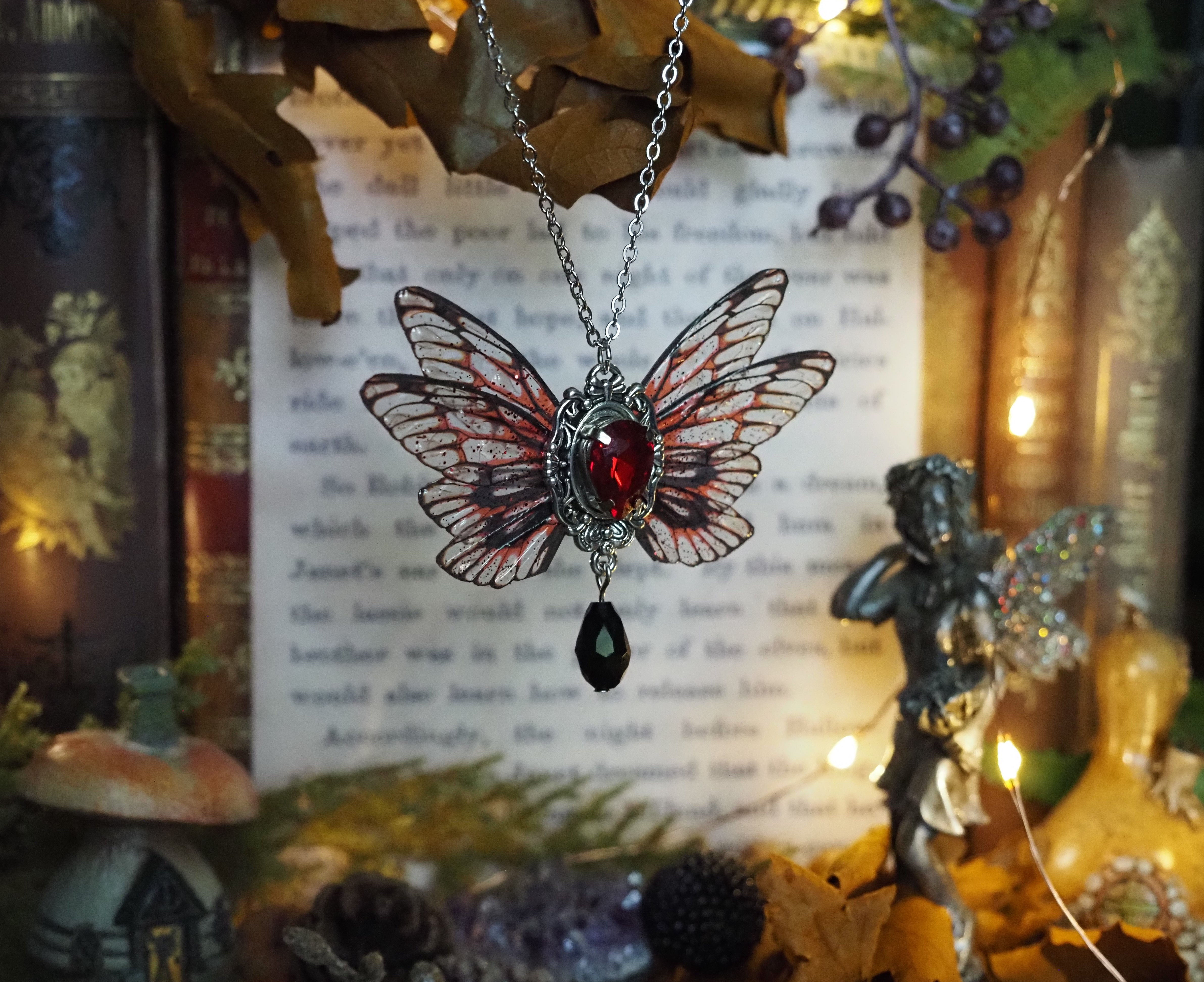 Pixie necklace bloody double winged