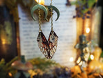 Lade das Bild in den Galerie-Viewer, Moon Faerie Earrings bloody ghosts
