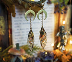 Lade das Bild in den Galerie-Viewer, Moon Faerie Earrings pumpkin patch leaf
