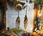 Lade das Bild in den Galerie-Viewer, Moon Faerie Earrings pumpkin patch leaf
