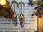 Lade das Bild in den Galerie-Viewer, Moon Faerie Earrings sunrise leaf
