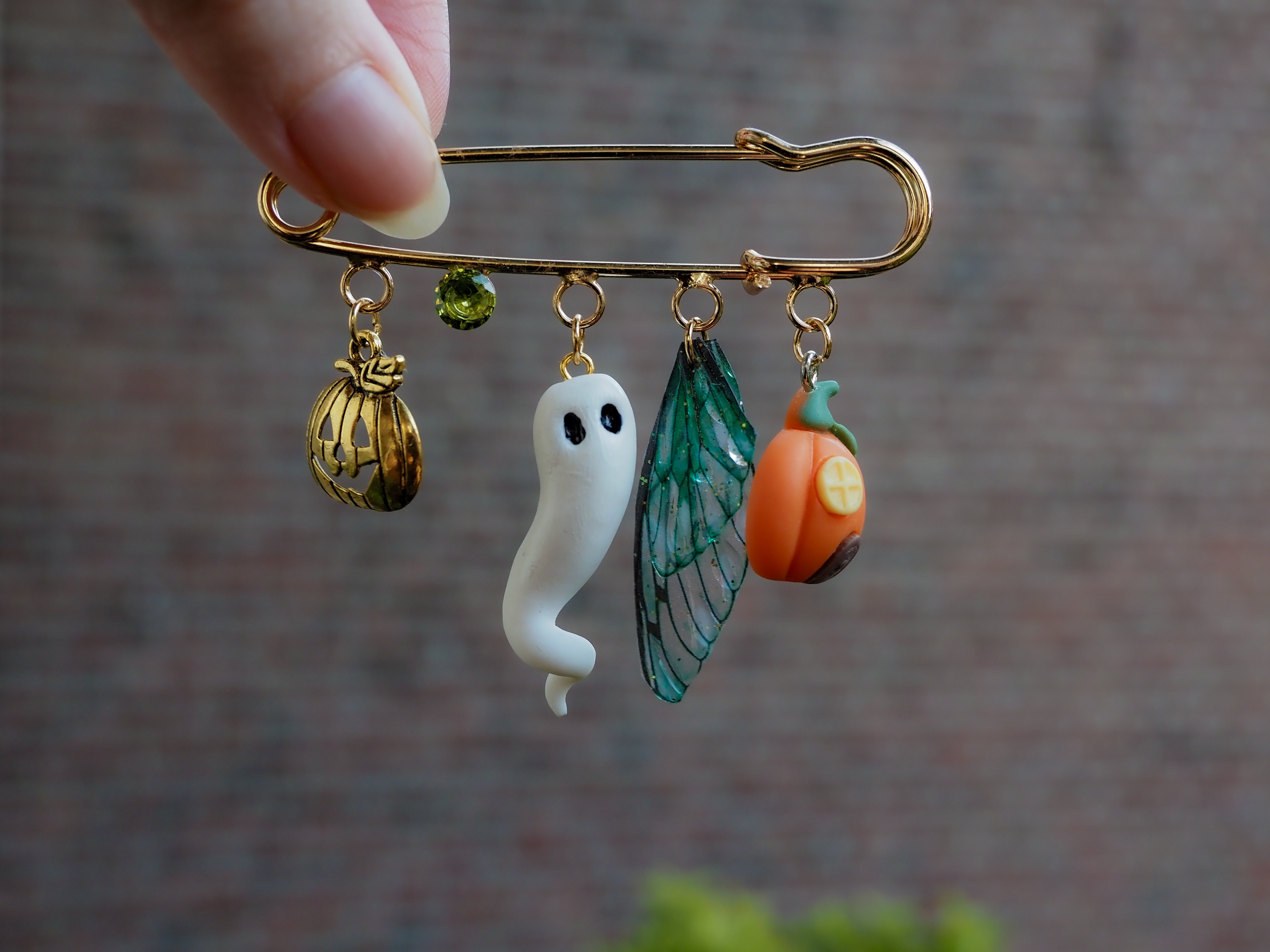 Ghosty Pin - pumpkin house