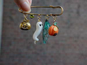 Ghosty Pin - pumpkin house