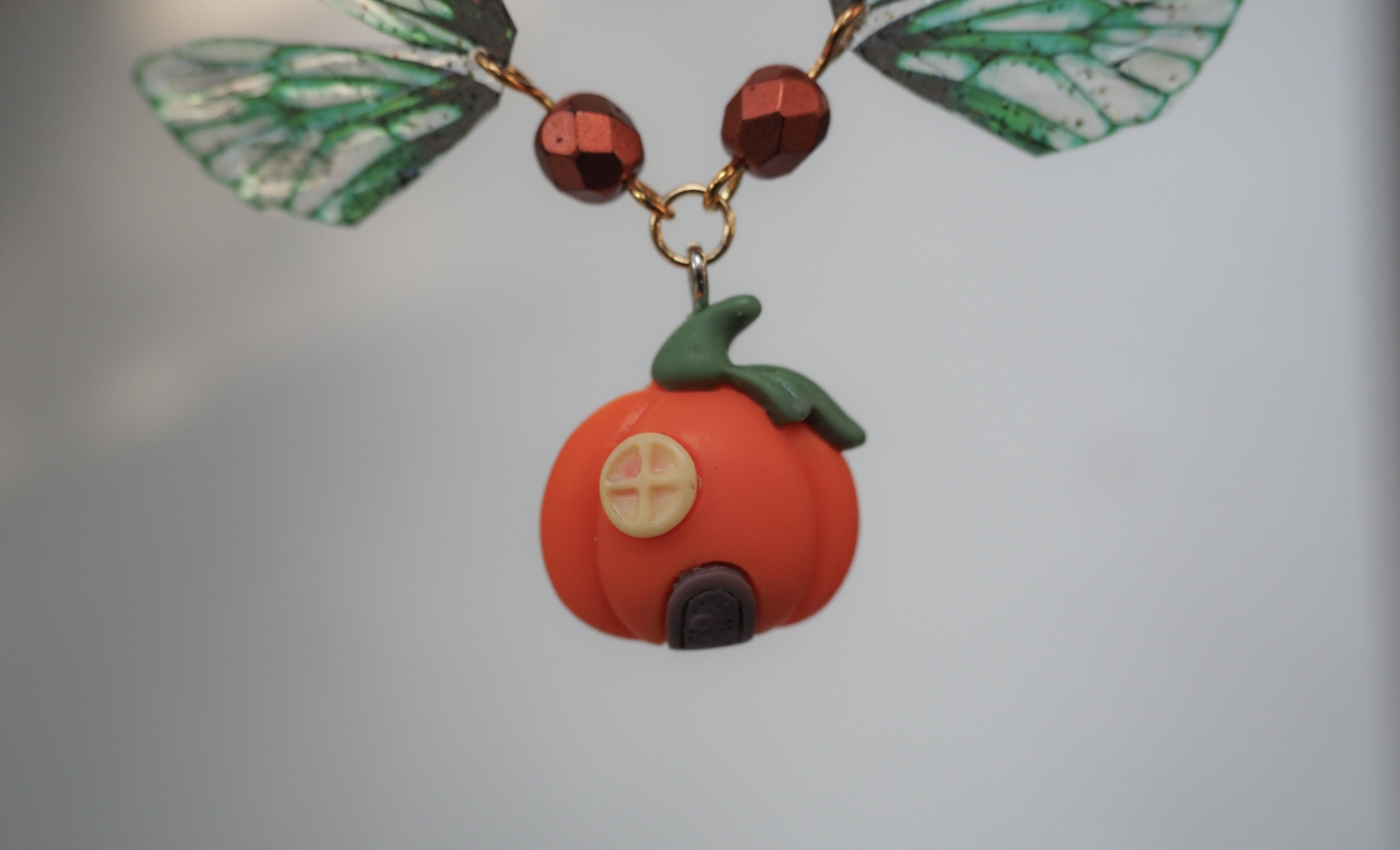 Pumpkin House necklace - emerald