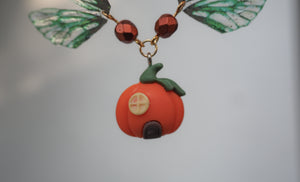 Pumpkin House necklace - emerald