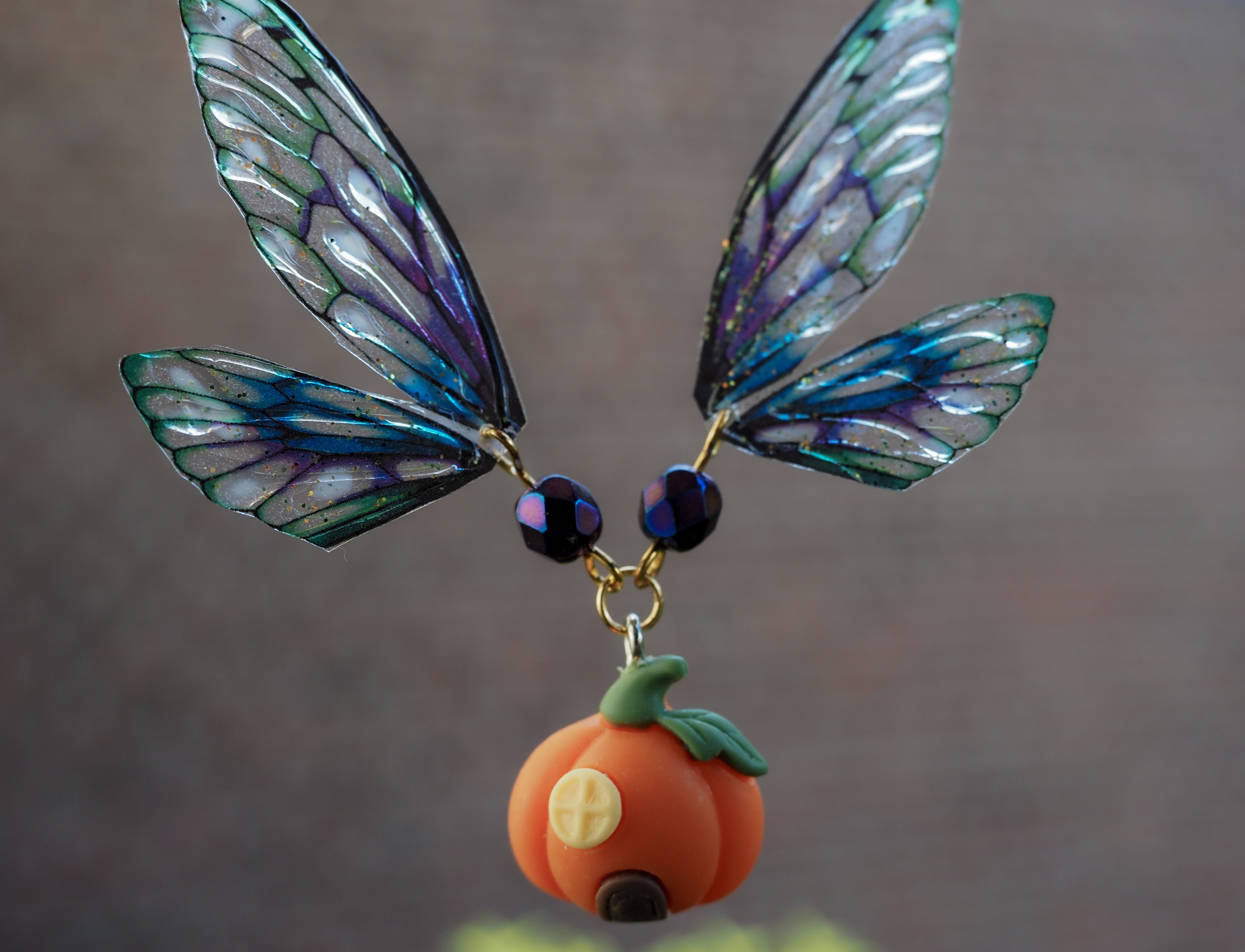 Pumpkin House necklace - Kelpie