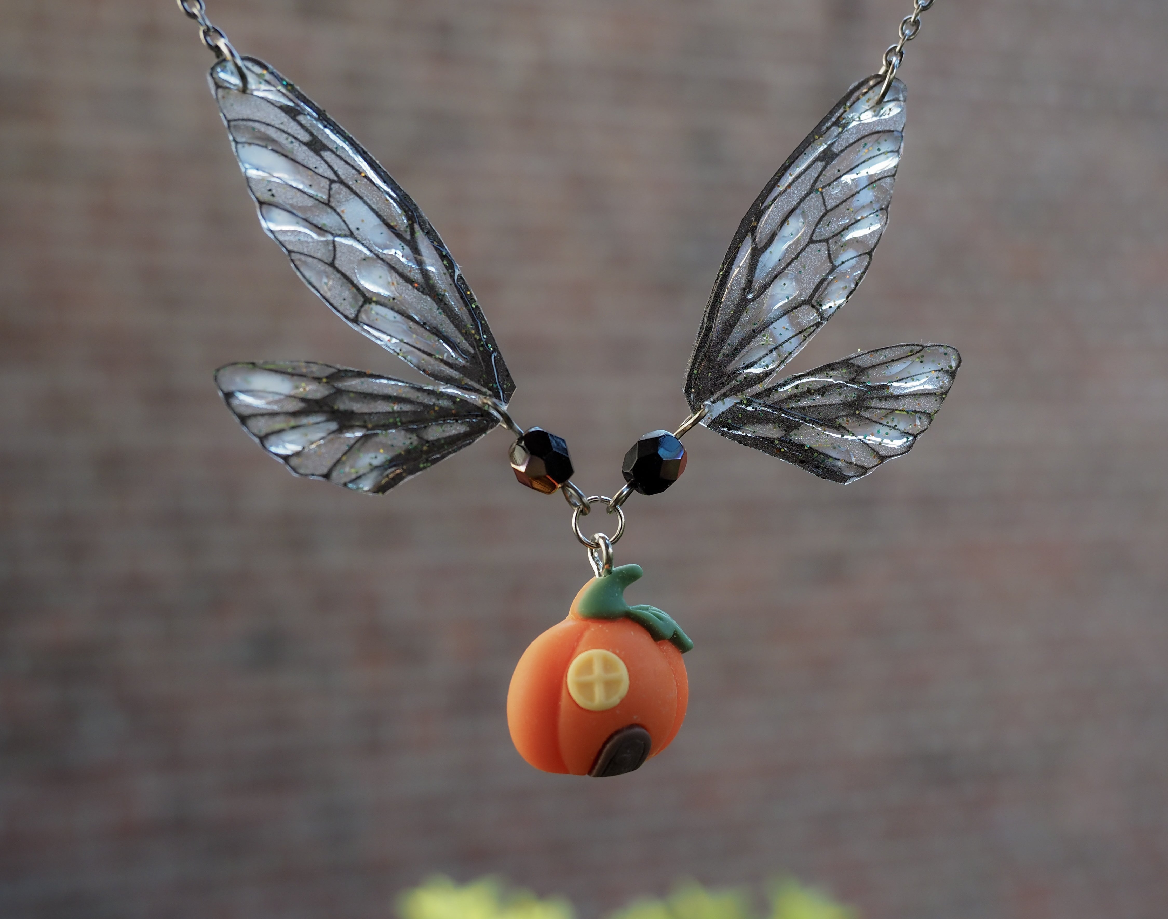 Pumpkin House necklace - black