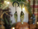 Lade das Bild in den Galerie-Viewer, Earrings Moon - gold, moss green
