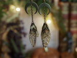 Lade das Bild in den Galerie-Viewer, Earrings Moon - gold, black
