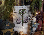 Lade das Bild in den Galerie-Viewer, OOAK Flying Key - purple magic
