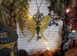 Lade das Bild in den Galerie-Viewer, OOAK Flying Key - Forest Moth
