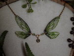 Lade das Bild in den Galerie-Viewer, Enchanted necklace - green, gold
