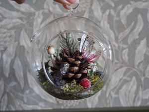 OOAK Pinecone Globe red, snow