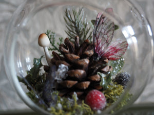 OOAK Pinecone Globe red, snow