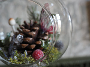 OOAK Pinecone Globe red, snow