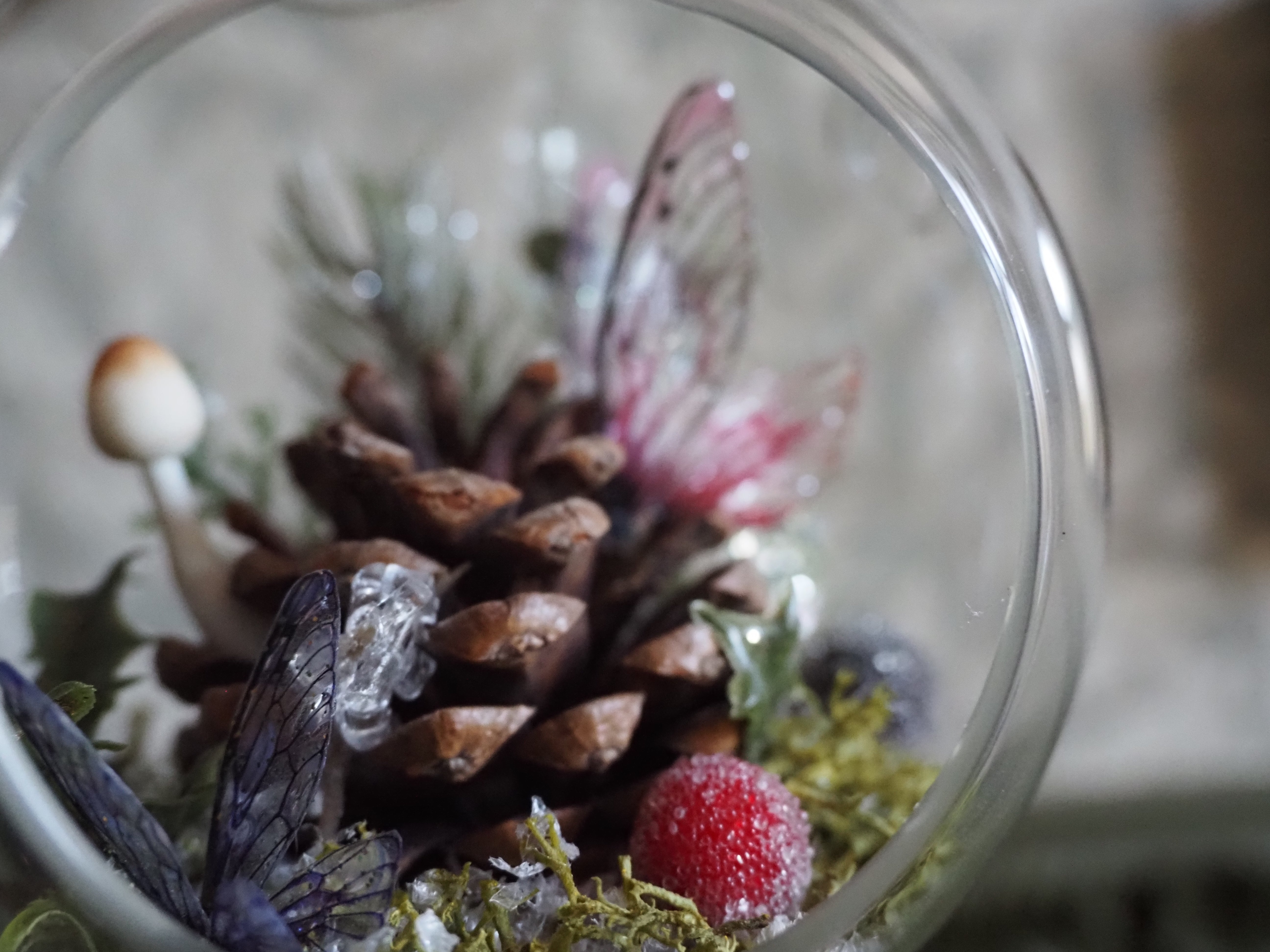 OOAK Pinecone Globe red, snow