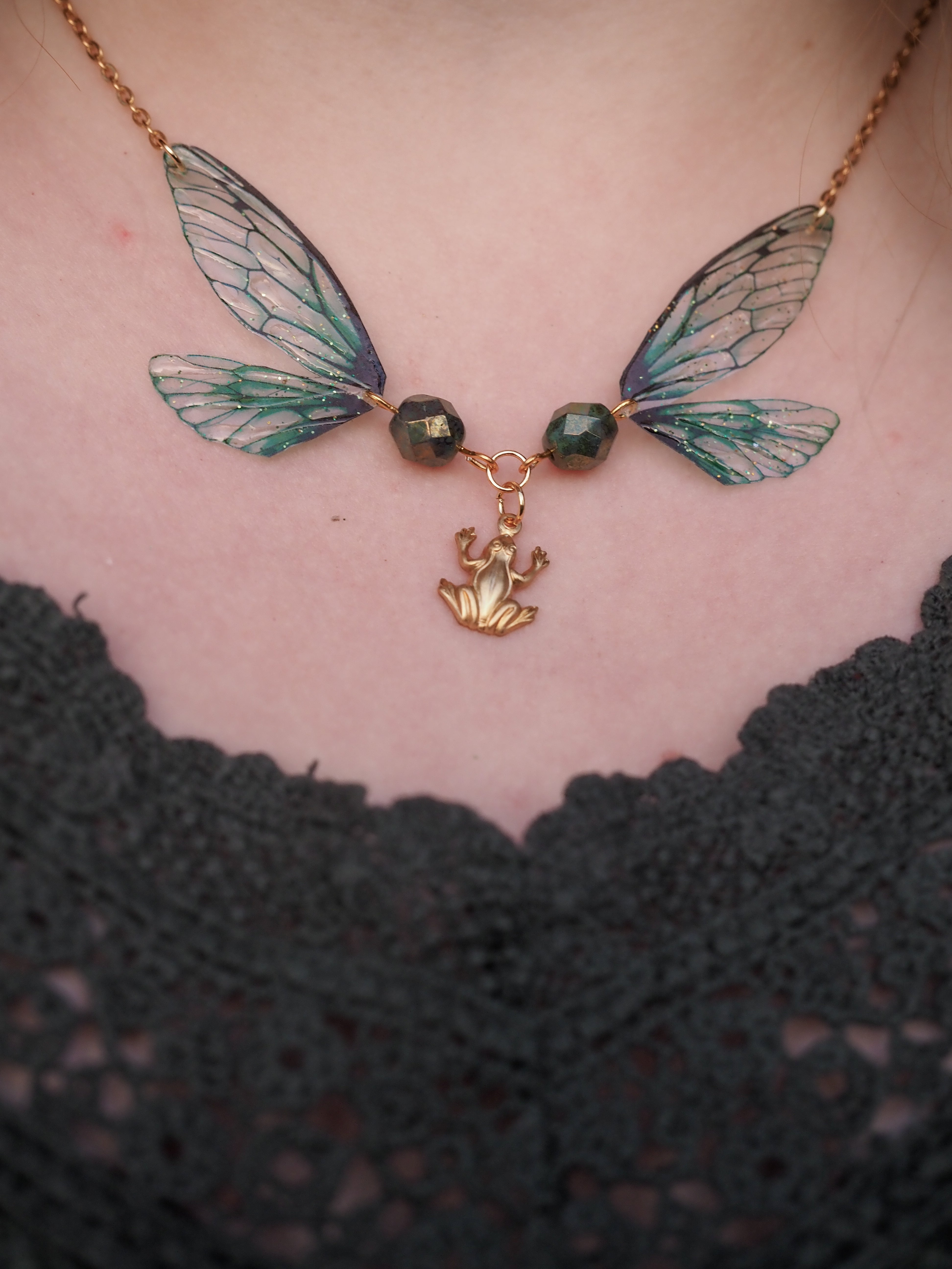 Enchanting necklace - green, frog