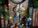 Lade das Bild in den Galerie-Viewer, Moon Earrings - kelpie, gold, amethyst
