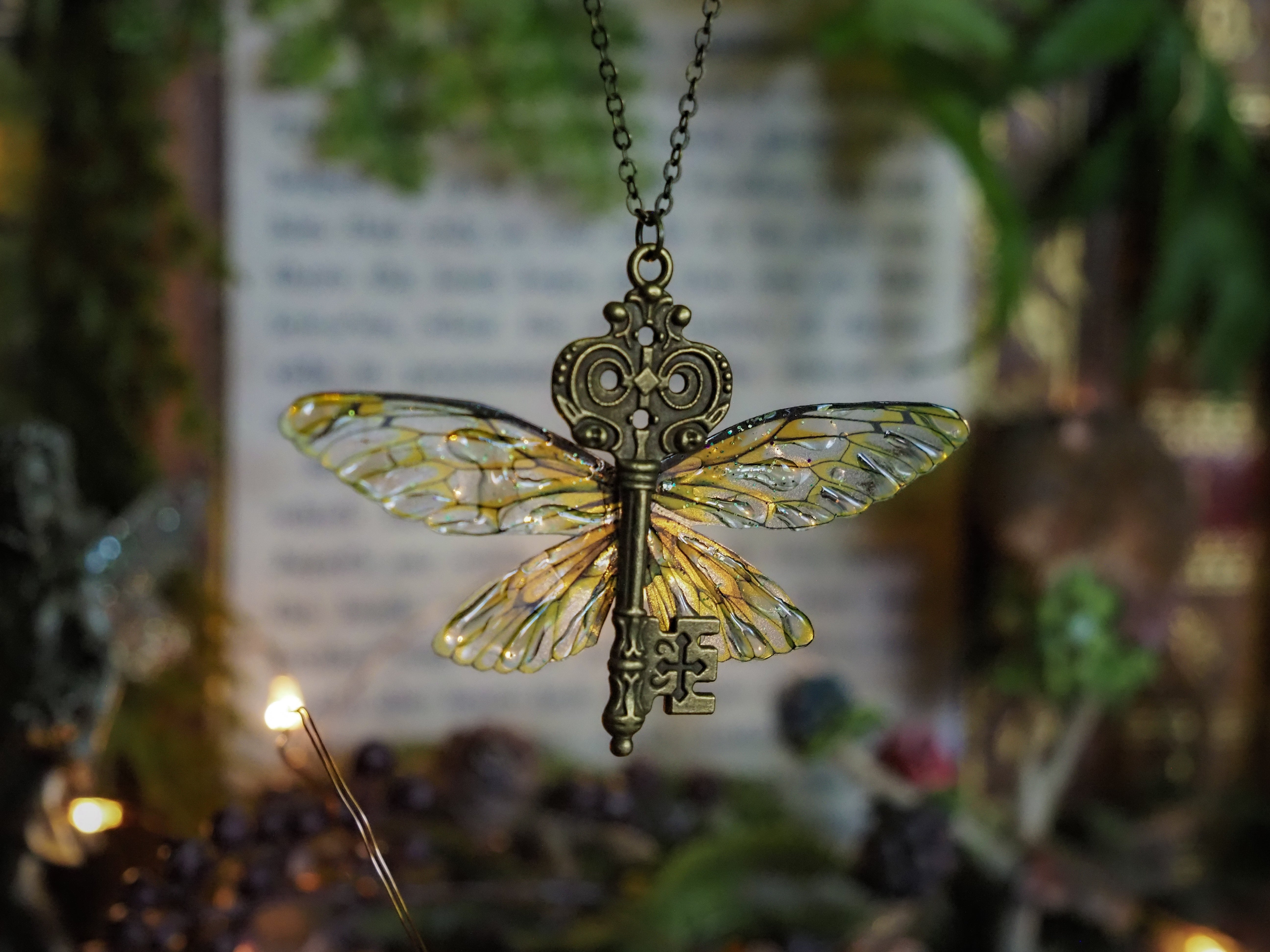 Flying Key - small, autumn, bronce