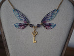 Lade das Bild in den Galerie-Viewer, Enchanting necklace - purple, key
