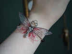 Lade das Bild in den Galerie-Viewer, Flying Key Bracelet - red, silver
